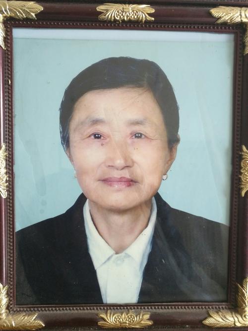 男生带妈妈遗照高考,带着妈妈遗像上清华